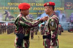 KASAD Terima Tiga Brevet Kehormatan Kopassus