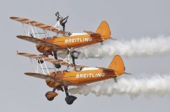 Wingwalkers Breitling, Penari Menantang Maut di Ketinggian