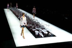 Nuansa Merah Giorgio Armani Tutup MFW 2015