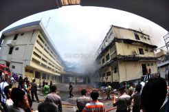 Dua Bangunan di Mapolda Jateng Terbakar