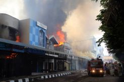 Puluhan Ruko Hangus Terbakar di Manado