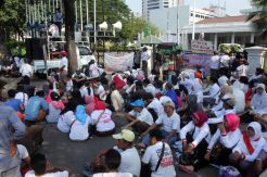 Ratusan Warga Tolak Penggusuran