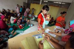 Ratusan Warga Cairkan Dana PKH