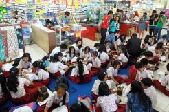 Ratusan Siswa Membatik 1001 Cerita