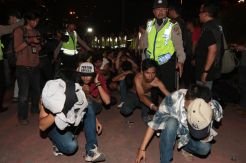 Polisi Amankan Massa di Dekat FX Senayan