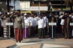 Mahasiswa dan Dosen Unisma Kenakan Sarung Rayakan Hari Santri