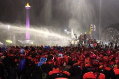 Polisi Bubarkan Paksa Demo Buruh