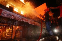 Pemukiman Padat Penduduk Makassar Terbakar