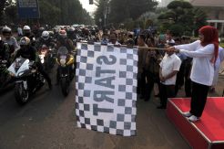 Mensos Lepas Parade Kebangsaan