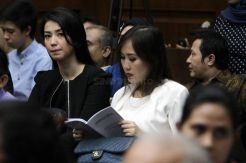 Velove Vexia, si Cantik Kembang Pengadilan Tipikor