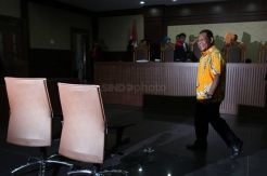 Barnabas Suebu Divonis 4,5 Tahun Penjara