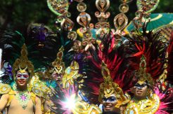 Semarak Warna-Warni Sriwijaya Fashion Carnival