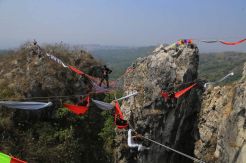 Wisata Uji Nyali di Karst Citatah