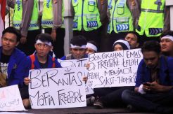 Mahasiswa Bandung Demo Tolak Freeport