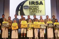 Menhub Hadiri Penghargaan IRSA 2015