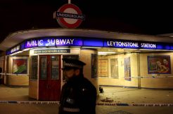 Teror di Stasiun Kereta London, Tiga Orang Ditikam