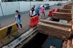 Lambannya Proyek Gorong-Gorong di Fatmawati Rugikan Pejalan Kaki