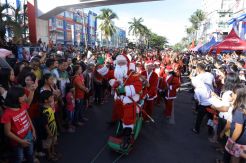 Parade Sinterklas di Manado