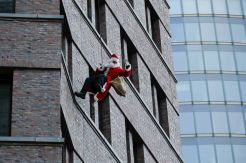 Aksi Santa Claus di Berlin