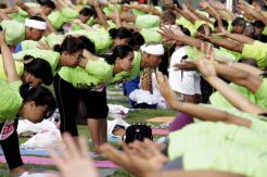 Senam Yoga di Kampung Olahraga Indonesia