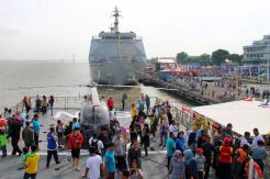Ramai-ramai Naik Kapal Perang, Yuk!