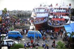 Mudik Natal, Penumpang Padati Pelabuhan Calaca