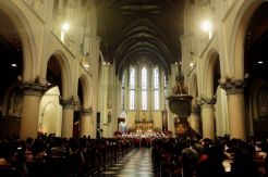 Ribuan Jemaat Ikuti Misa Natal di Katedral