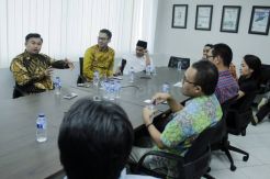 Bupati Termuda di Indonesia Sambangi KORAN SINDO