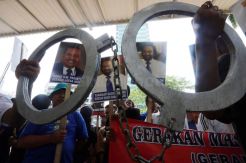 Massa Anti Korupsi Desak KPK Periksa Surya Paloh