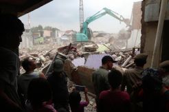 Puluhan Rumah di Bukit Duri Diratakan dengan Tanah