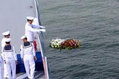 KSAL Tabur Bunga di Laut Peringati Hari Dharma Samudera