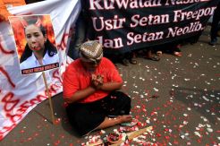 Ketika Aktivis Usir Freeport dengan Kemenyan