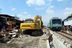 PT KAI Robohkan Puluhan Rumah di Jalur Kereta