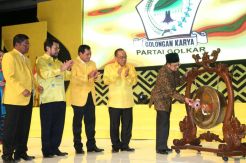 Mantan Presiden Habibie Buka Rapimnas Golkar 2016
