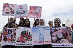 Aksi Hari Gizi Nasional di Pantai Losari