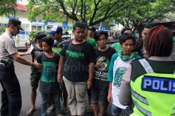 Jelang Kongres PSSI, Puluhan Bonek Tiba di Bandung