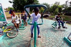 Memanfaatkan Fasilitas Olahraga di Taman Waduk Pluit