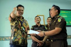 Ade Irawan Laporkan Anggota DPRD Kota Cimahi 2009-2014 ke Kejati