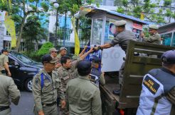 Satpol PP Tertibkan PKL di Jalan Merdeka Bandung