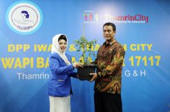 Kementan Berikan Bantuan Pohon Cabe dan Ayam Kepada IWAPI