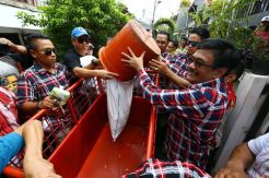 Cawagub Djarot Ikut Kerja Bakti di Gunung Sahari