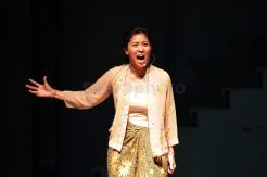 Puisi Teatrikal Manusia Istana