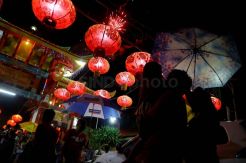 Pesta Kembang Api Meriahkan Imlek di Manado