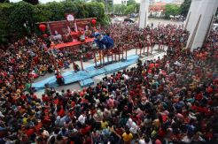 Ribuan Warga Saksikan Atraksi Barongsai di Trans Studio Mall Bandung
