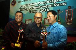Blue Bird Raih Penghargaan Angkutan Bus Pariwisata Terbaik