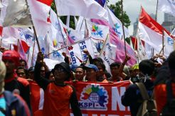 Ratusan Buruh Gelar Aksi Tolak Upah Murah