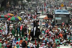 Massa Aksi Damai 112 Mulai Membubarkan Diri