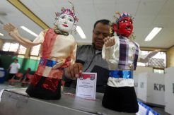 Boneka Ondel-Ondel Menghiasi TPS 53 di Kampung Betawi Setu Babakan