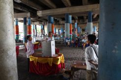 Pemungutan Suara Pilkada DKI di Kolong Jembatan Penjaringan