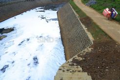 Air Hitam dan Berbusa, Sungai Cidurian Tercemar Limbah Tekstil